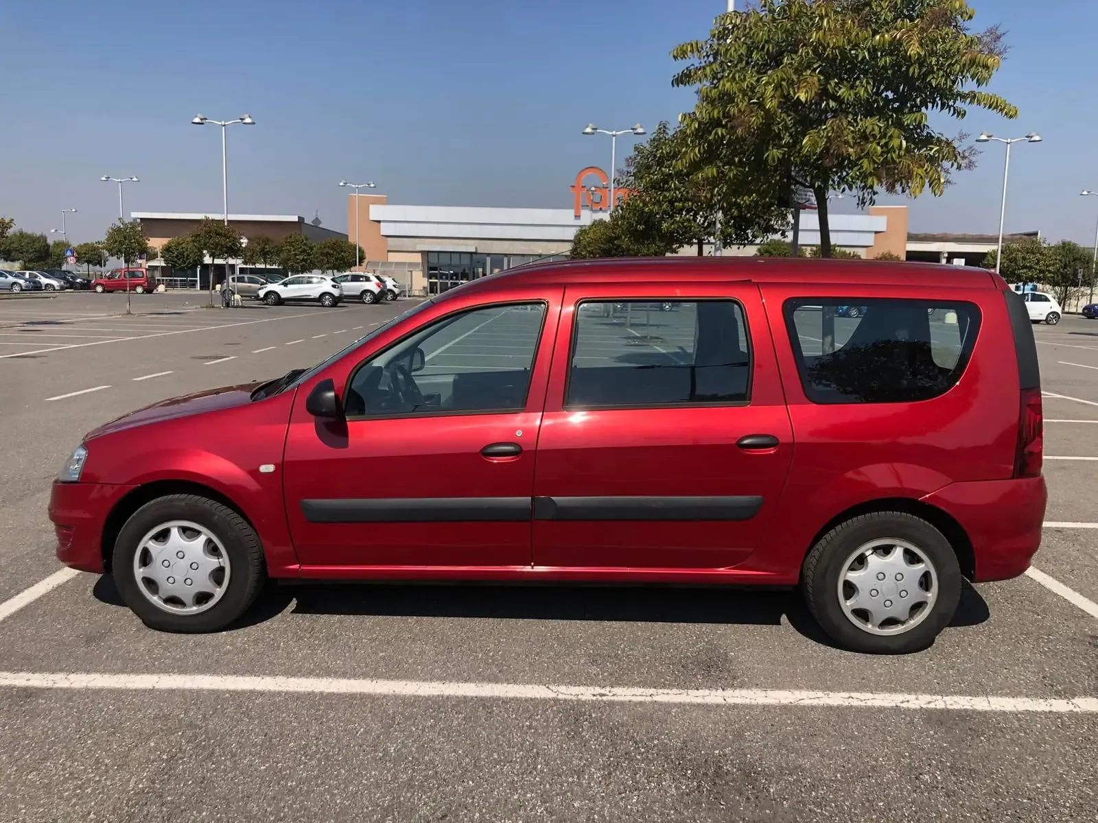 Dacia Logan MCV 1.6 GPL, foto 3 di 9