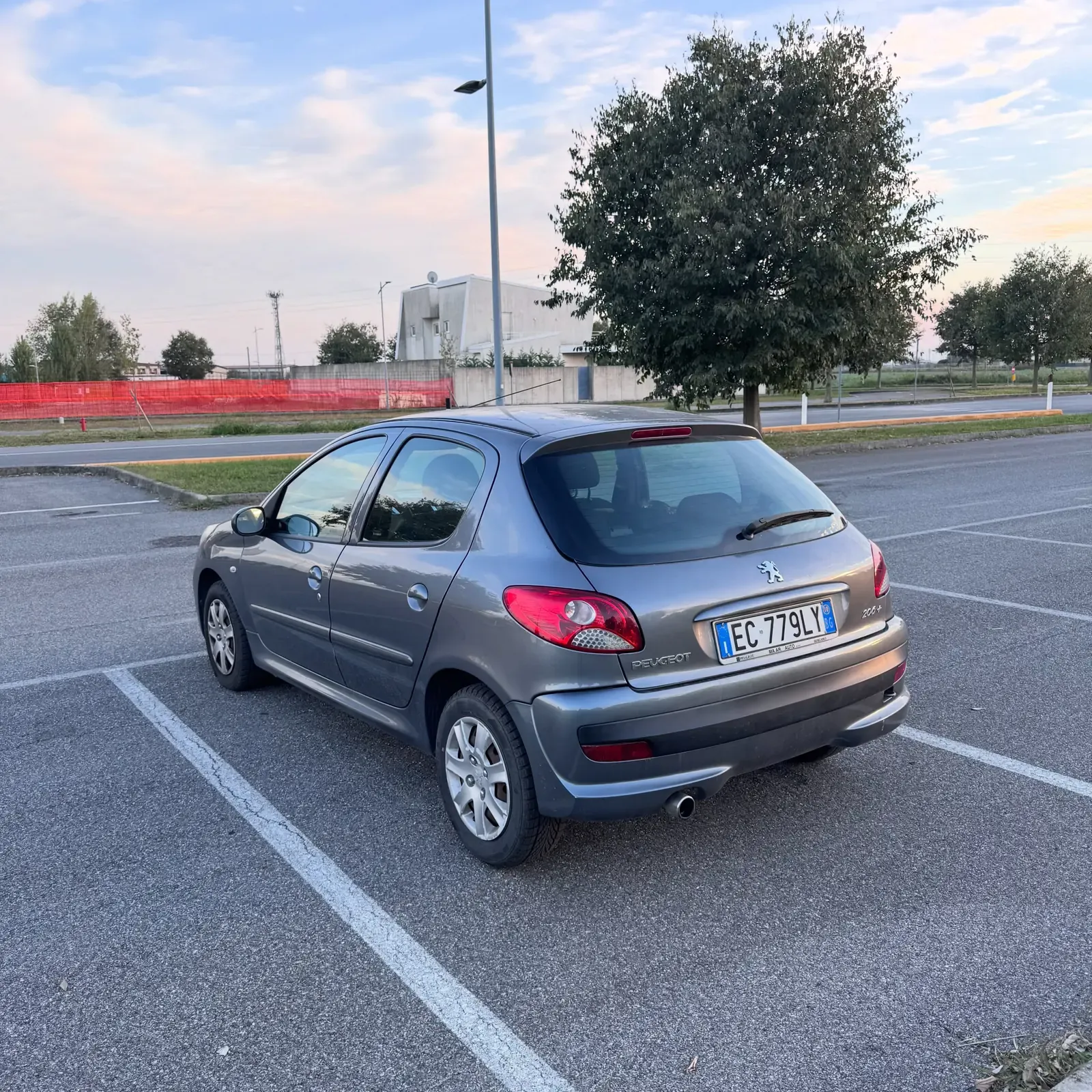 Peugeot 206+ 1.1 60 CV 5 porte Trendy, foto 4 di 10