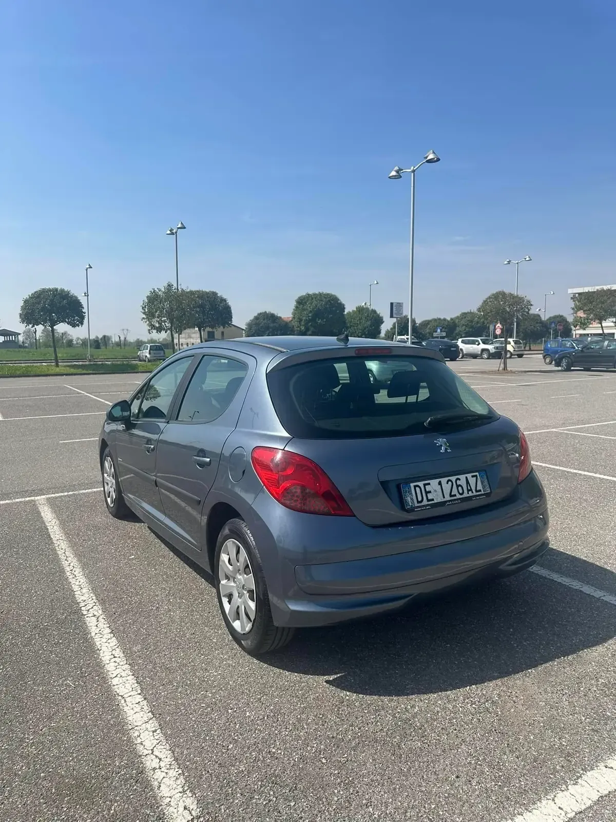 Peugeot 207 1.4 HDi 70 CV One Line, foto 4 di 11