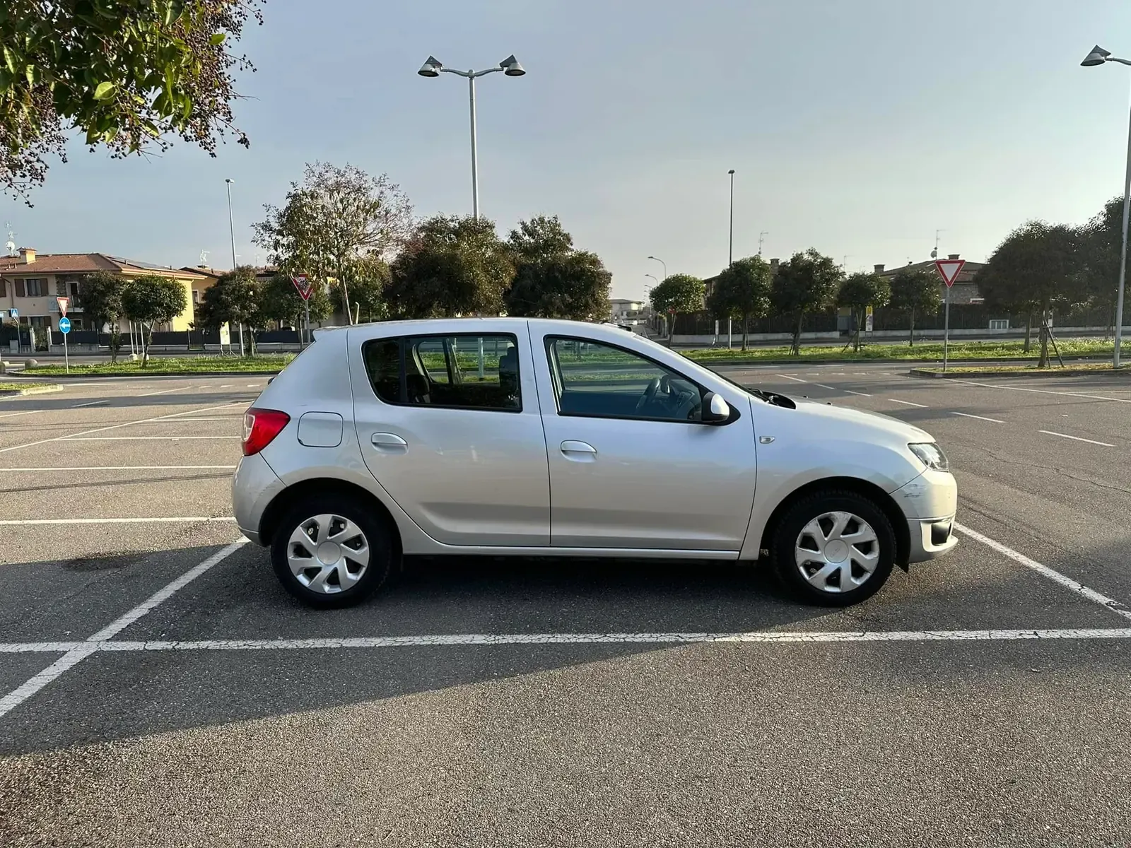 Dacia Sandero II 1.5 dCi Laureate, foto 4 di 10