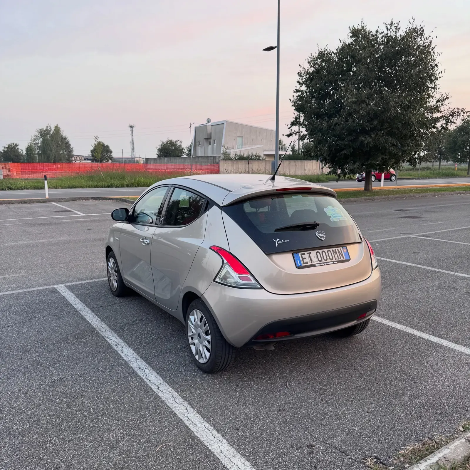 Lancia Ypsilon 1.3 MJT 16V 95 CV 5 porte S&S Platinum, foto 5 di 12