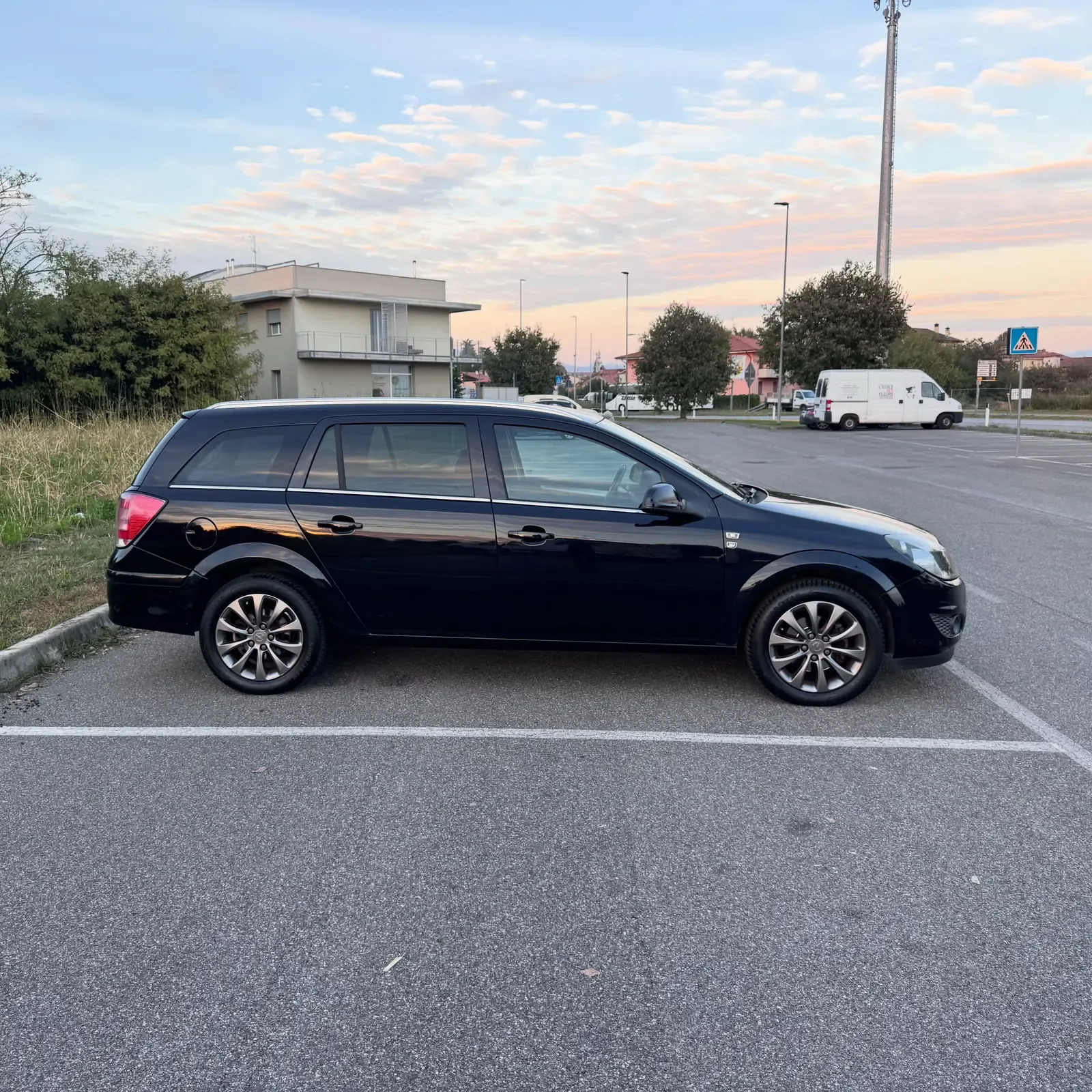 Opel Astra 1.7 CDTI 110 CV ecoFLEX SW Edition, foto 5 di 10