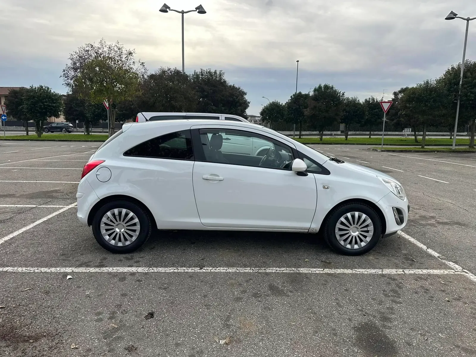 Opel Corsa 1.3 CDTi Edition, foto 6 di 11