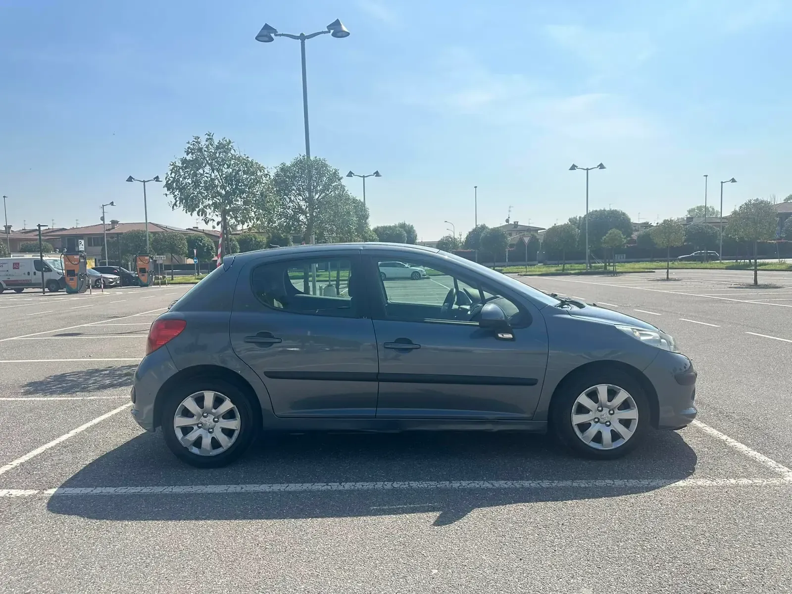 Peugeot 207 1.4 HDi 70 CV One Line, foto 9 di 11