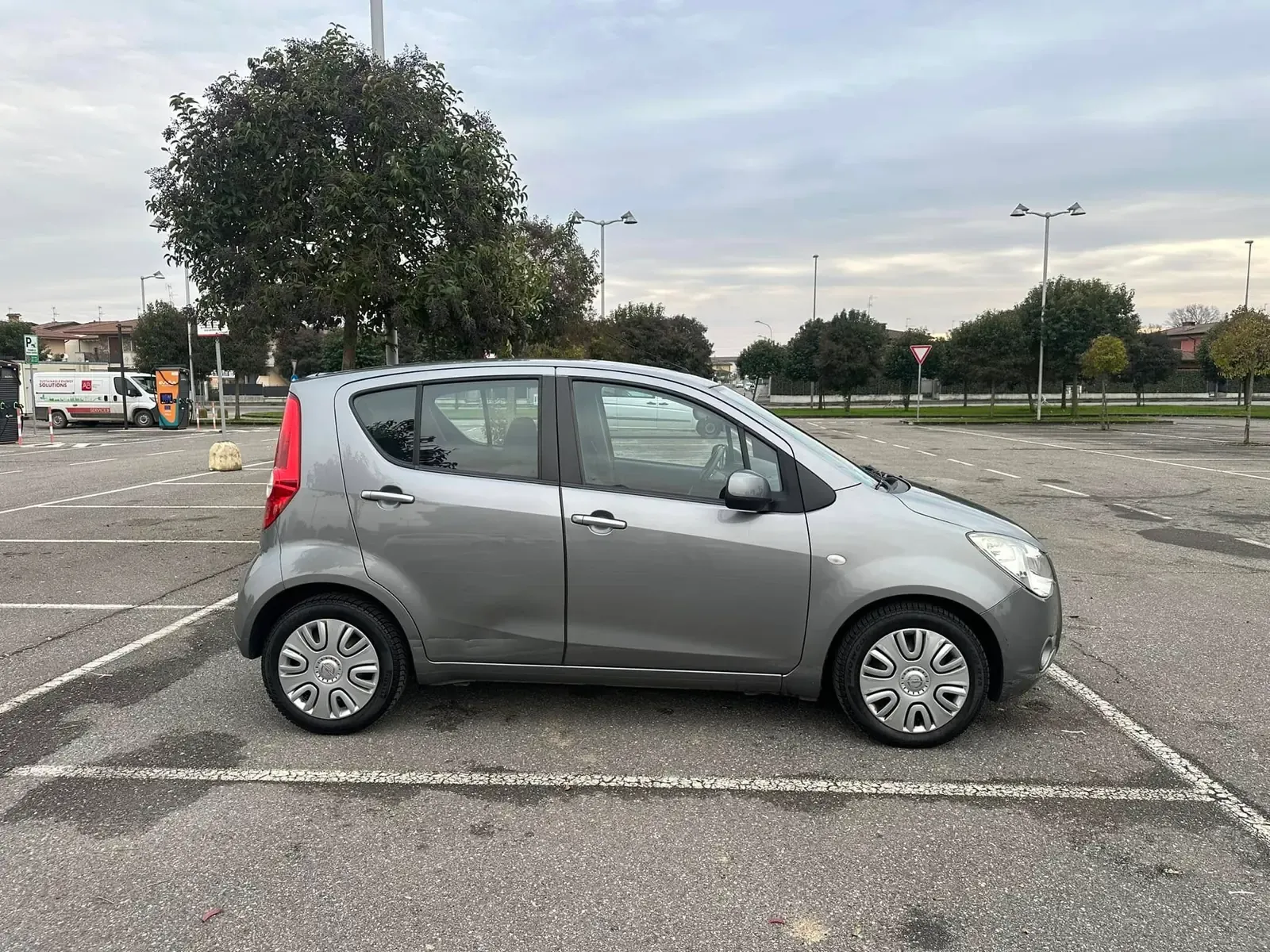 Opel Agila 1.2 Edition, foto 9 di 11