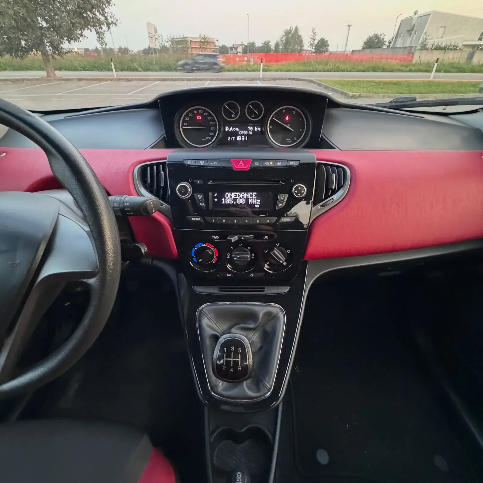 Lancia Ypsilon 1.3 MJT 16V 95 CV 5 porte S&S Platinum, foto 9 di 12