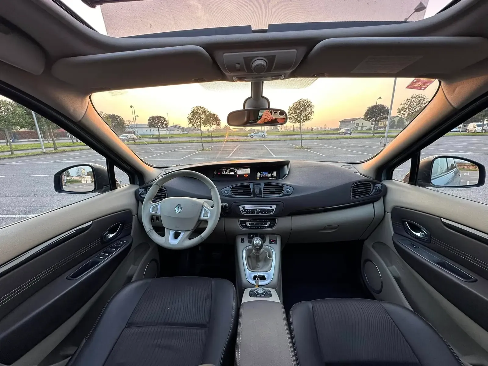 Renault Scénic 2.0 dCi Luxe, foto 9 di 11