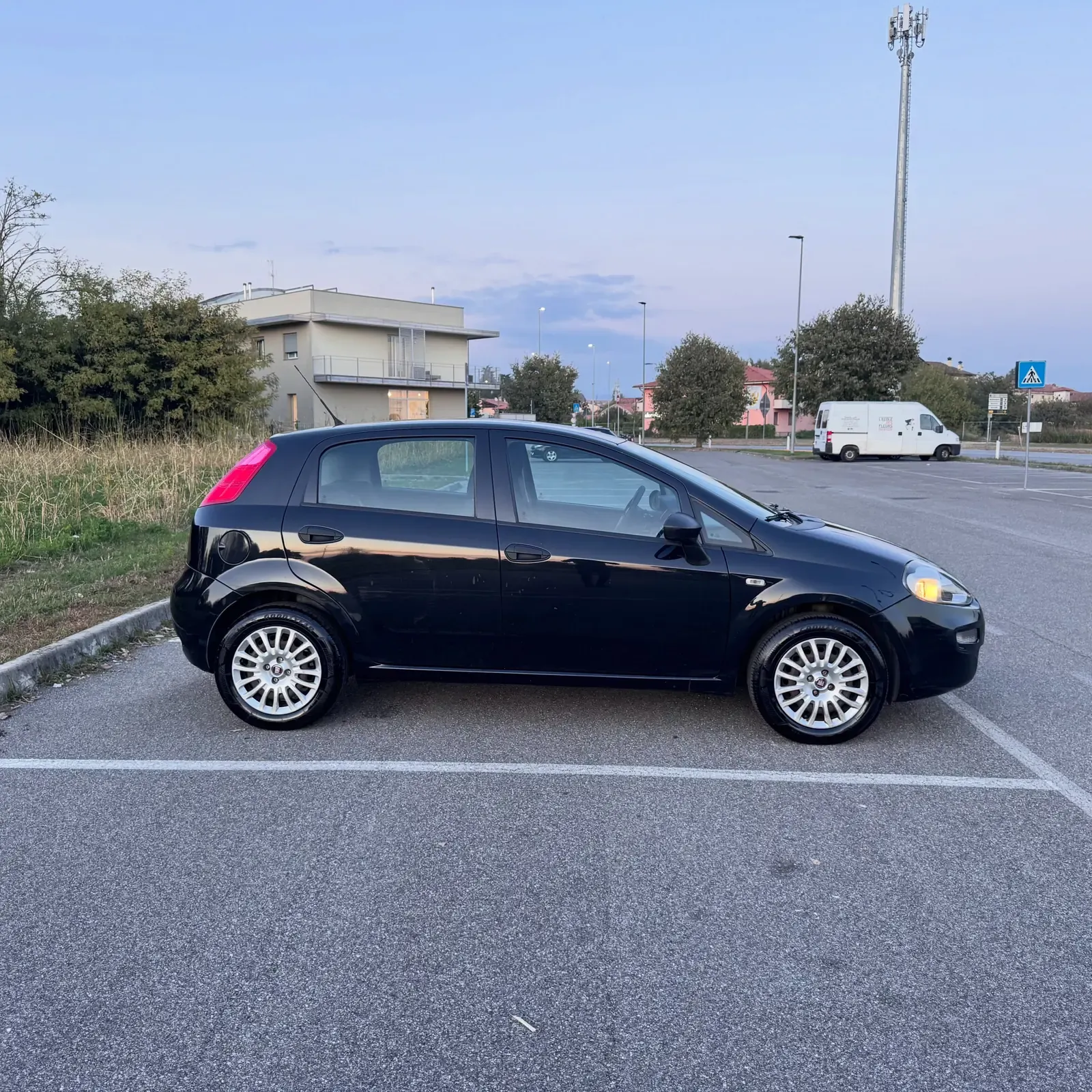 Fiat Punto 1.2 8V 5 porte Street, foto 9 di 12