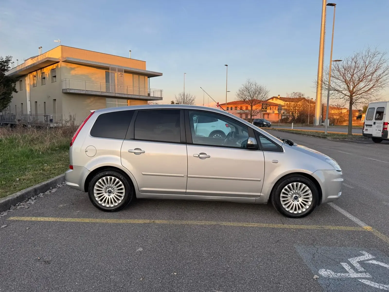 Ford C-Max 1.6 TDCi 90 CV Titanium, foto 10 di 11