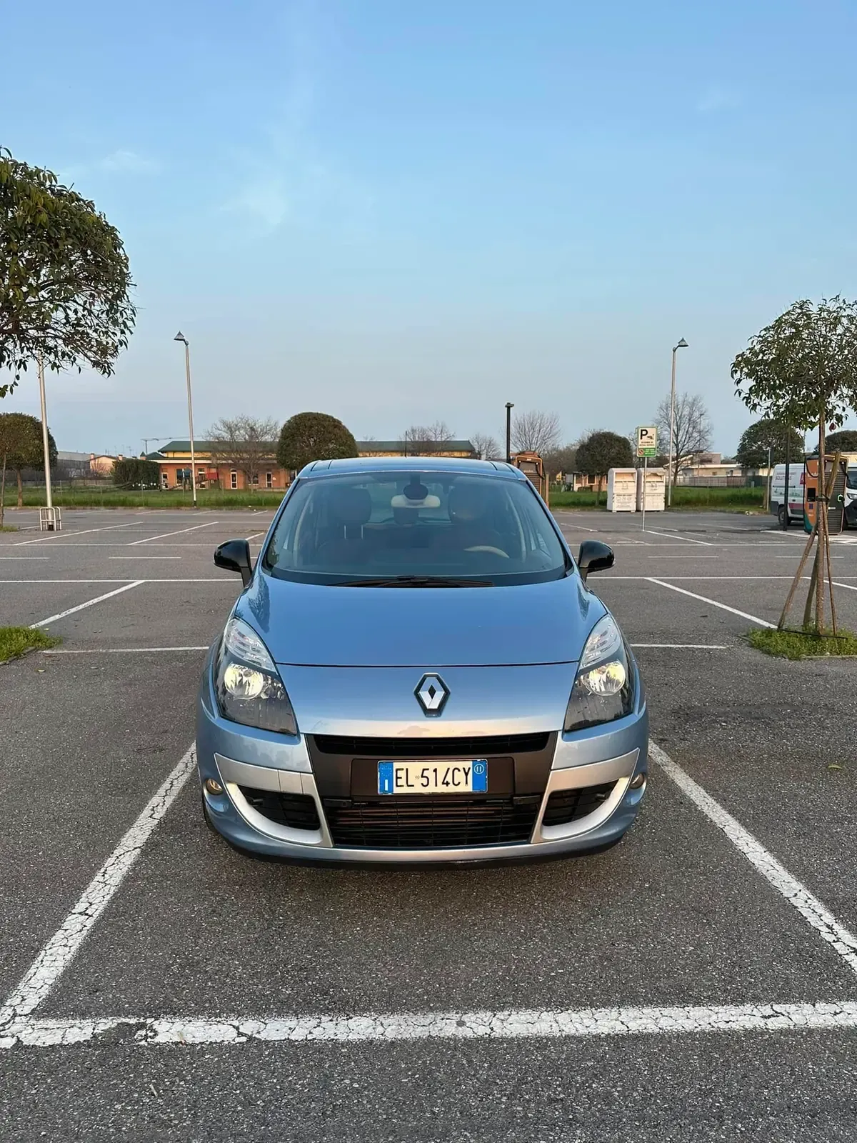 Renault Scénic 2.0 dCi Luxe, foto 10 di 11